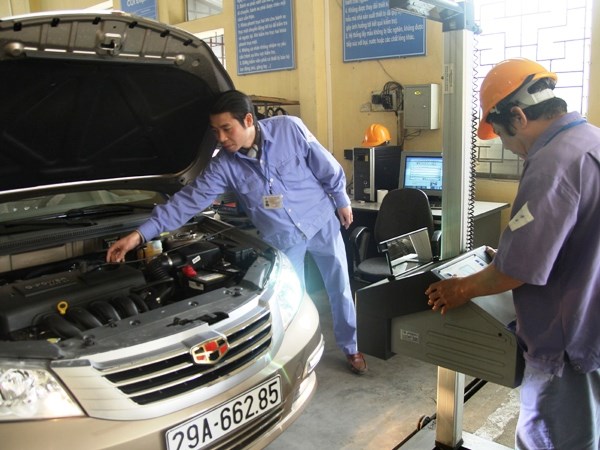 Đình chỉ hoạt động một trung tâm và 16 đăng kiểm viên